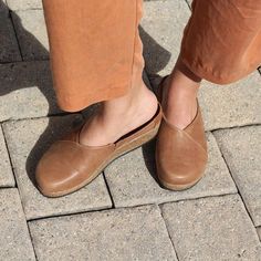 Casual Slip-on Clogs With Wedge Heel, Leather Slip-on Clogs With Removable Insole, Calf Leather Slip-on Clogs With Removable Insole, Leather Clogs With Heel Loop, Medium Width, Leather Clogs With Branded Insole, Medium Width, Wool Clogs, Wedge Mules, Open Toed Heels, Dress Shoe