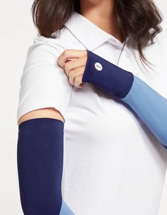 [[start tab]] SUN PROTECTIVE ARM SLEEVES COOLING SUN PROTECTION Our Colour Block Arm Sleeves feature a two-tone twist for a sophisticated pop of colour. Made in our CoolaSun Breeze fabric, which is our most lightweight fabric and has a cooling effect on the skin, as well as being incredibly soft, supple and flexible. Our Arm Sleeves are ideal when wearing a short sleeve t-shirt or short sleeve polo to protect your arms and hands from harmful UV rays. With thumbholes: This style enables you to pu