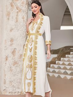 Abaya Dresses, Eid Celebration, Style Africain, Arabian Women, Open Abaya, Muslim Outfits, Women's Robe, Abaya Dress, Modest Wear