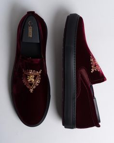 Zilli $1,250 Burgundy Red Velvet Crest Slip On Slipper Style Sneakers Shoes 9 Zilli $1,250 Burgundy Red Velvet Crest Slip On Slipper Style Sneakers Shoes 9 Click images to enlarge Description Zilli Fashion Slip On Sneakers New in Box with shoe trees, dust cloth, and dust bags Velvet/Rubber soles Handmade in Italy 100% Authentic MSRP: $1,250 Size is 8 UK or 9 US Measurements Outside length of sole: 11.75" Outside sole width at widest part near ball of foot:  4.2" Heel height:  1.4"     Payment We Luxury Slip-on Sneakers With Round Toe, Red Sneakers With Rubber Sole For Fall, Luxury Slip-on Sneakers, Luxury Slip-on Sneakers With Red Sole, Good Feeling, Shoe Tree, Style Sneakers, On Sneakers, Sneakers Shoes