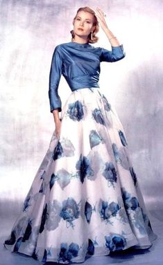 Klasik Hollywood, Grace Kelly Style, Princess Grace Kelly, Iconic Dresses, Kelly Bag, Princess Grace, Retro Mode, Vestidos Vintage, Old Hollywood Glamour