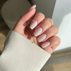 35 Cute Winter Nails Ideas to Keep Your Style Festive and Chic All Season Long Marshmallow White Nails, Marshmallow Nails, Neutral Winter Nails, Nails Elegant, Winter Nail Ideas, Winter Manicure, One Color Nails, Beige Nails, Nails Nail Polish