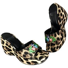 Never worn vintage 90s MOSCHINO Cheap & Chic leopard print slide wedges! Features an allover leopard print, with embroidered flowers. Comfortable, yet super stylish! Platform sole makes walking in these sandals easy! Can easily be dressed up or down. Great with jeans, shorts, a dress, skirt. Also chic with swimwear. In great, appears unworn, condition. The label has some wear, likely from trying on and age). Soles are perfect, and size sticker is still present. Made in Italy. Marked Size EU 36 U Chic Shift Dresses, Leopard Flower, Vintage Moschino, Moschino Cheap And Chic, Couture Vintage, Black Skinnies, Jewelry Vintage, Embroidered Flowers, New Vintage