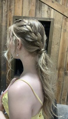 Bump It Ponytail, Fantasy Ponytail Hairstyles, Half Up Side Ponytail, Fun Braid Hairstyles, Hairstyle White Girl, 2 Low Ponytails, Fairy Ponytail, Unique Ponytail Hairstyles, Homecoming Ponytail Hairstyles