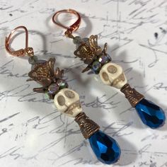 Skulls Wearing A Crown Earrings. How Fun ! Adjustable Skull-shaped Earrings With Ear Wire, Adjustable Skull Shaped Earrings With Ear Wire, Skull Bead Jewelry, Bead Dolls, Halloween Beaded Jewelry, Jenny Lee, Washer Jewelry, Wearing A Crown, Jewelry Royal