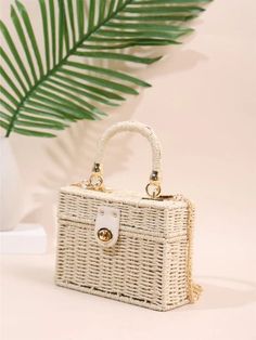 Chic and Cute: Mini Twist Lock Flap Straw Bag for Teen Girls High School Back To School, Girls 21st, Mini Twists, Bags For Teens, Wicker Bags, Travel Outdoors, Vintage Soft, Travel School, African Design