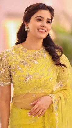 Traditional Photo Poses, Amrita Aiyer, Blouse Front Neck, Yellow Sarees, Beautiful Bridal Makeup, Actress In Saree