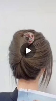 Ristawati. Manik on Instagram: "Tips ikat rambut cantik

#tutorialsanggul
#hairstyle
#ristawatimanik
#fyp"