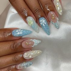 aesthetic summer nail inspo H2o Nails, Sea Animal Nails, Jellyfish Acrylic Nails, Jellyfish Inspired Nails, Water Nails Design, Shell Nails, Mermaid Core Aesthetic Nails, Mermaid Vibe Nails, Summer Nails Jellyfish