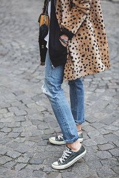 Leopard Print Coat + Black Jacket + Denim Jeans + Converse - Women's Fashion Leopard Print Trainers, Mode Casual, Mode Inspiration, Street Styles, Outfits Casuales, Womens Fashion Casual