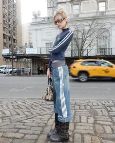 Nyc Fashion Aesthetic, Nyc Fits, Nyc Street Style, 가을 패션, Outfit Idea, 90s Fashion