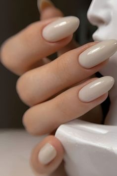 Ongles Beiges, Ivory Nails, Beige Nails Design, Milky Nails, Subtle Nails, Casual Nails, Her Nails, Oval Nails