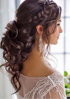 Wedding Reception Hairstyles Trending in Indian Weddings | WedMeGood Wedding Reception Hairstyles, Reception Hairstyles, Trendy We Fryzurach, Hair Buns, Homecoming Hairstyles Updos, Updos For Medium Length Hair, Long Hair Updo