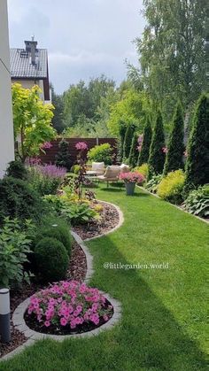 Hello June, Front Garden Landscape, Gardening Inspiration, Backyard Garden Landscape, Front Yard Garden Design, Front Landscaping, Outdoor Gardens Design, Home Landscaping, Backyard Garden Design