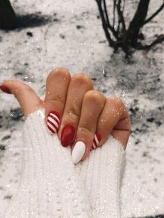 Candy Cane Nails Almond Shape, Winter Nails Almond Shape Red, Red Oval Christmas Nails, Short Oval Nails Acrylic Christmas, Chistmas Nails 2022, Red And White Christmas Nails Simple, Almond Nails Christmas Designs Simple, December Nails Simple Almond, Christmas Nails Simple Classy Almond