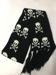 This Fringe Skull Scarf is designed for fearless fashionistas! Choose from a variety of stylish designs and make a statement with its bold skull pattern and classic fringe. Accessorize your wardrobe and show off your daring attitude! ☠️ Description: Size: L180cm including Tassels W15cmScarf Type: Scarf, ShawlScarf Length: >175cmProcess: KnittedPattern Type: GeometricOrigin: CNMaterial: AcrylicItem Type: Scarves Female Skeleton, Shawl Black, Dragon Skull, Geometric Scarf, Skull Scarf, Skull Fashion, Swimwear Dress, Fringe Scarf, Pashmina Shawl