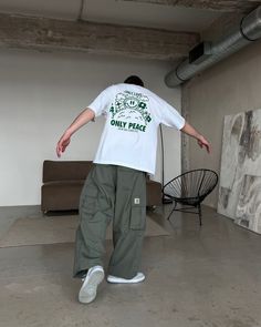 Loose Clothes Outfits Men, Baggy Carhartt Pants Outfit, Baggy Cargo Pants Outfit Men, Cargo Pants Men Outfit, Baggy Outfits Men, Baggy Street Style, Baggy Pants For Men, Style Baggy Pants, Baggy Clothes Aesthetic