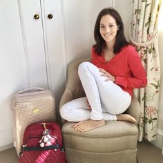 Have you ever packed a lot more than you needed? And have you ever struggled to drag your big suitcases and luggage around only to… Long Haul Flight Essentials, Europe Travel Essentials, Flight Essentials, Long Haul Flight