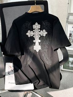 Teen Boy Loose Crew Neck Short Sleeve Cross Wings Graphic Casual T-Shirt Black   Short Sleeve Polyester Colorblock  Medium Stretch  Teen Boys Clothing, size features are:Bust: ,Length: ,Sleeve Length: