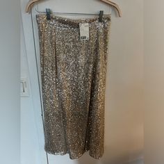 Brand New Midi Sparkly Gold Skirt With Tags On Glamorous Knee-length Spring Bottoms, H&m Skirt For Spring Party, H&m Party Skirt For Spring, Chic Midi Skirt For Party Season, H&m Spring Party Bottoms, Elegant H&m Midi Skirt, H&m Summer Party Bottoms, H&m Skirt For Night Out In Spring, H&m Party Bottoms For Spring