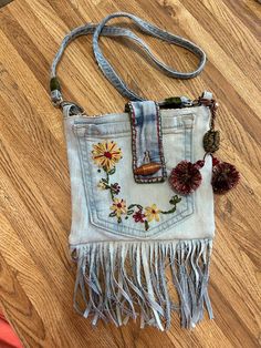 Handmade Denim Purse Bohemian Purse Very cute Handmade Denim Jean purse with embroidered flowers and tassels Shipped from the USA Lead free Nickel free Jean Purses Ideas Recycled Denim, Denim Purse Diy, Jeans Bags Ideas, Denim Bags From Jeans, Diy Jean Bag, Boho Style Purses, Jeans Recycle, Jeans Purse, Jeans Refashion