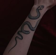 heart tattoo snake wrapped around arm tattoo love pinterest tattoo aesthetic new tattoo ideas inspo tattoo artist vibe arm tattoo girl woman aesthetic chill travel coquette lana del rey alt goth emo black ink dark aesthetic elegant fancy Ytk Tattoos, Goth Tattoos For Women Arm, Dark Vibe Tattoo, Goth Snake Tattoo, Alt Arm Tattoos, Goth Girl Tattoo Ideas, Snake Around Wrist Tattoo, Alt Girl Tattoos, Emo Girl Tattoos