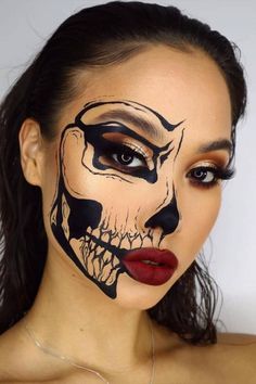 From fairycore to Squid Game, here's the biggest Halloween makeup looks of 2021 📸 alternativexfashion Halloween Make Up 2022, Ideas For Face Painting, Halloween Idea Make Up, Face Makeup For Halloween For Women, Holloween Makeup 2021, Halloween Inspo Makeup, Face Painting Halloween Women, Spooky Makeup Looks Halloween, Cool Halloween Makeup Creative