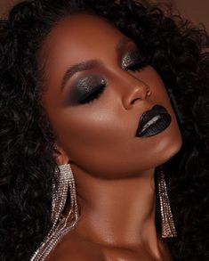 Class Makeup, Simple Glam, Minimalist Makeup, Black Lipstick, New Obsession, Beauty Games, Creative Eye Makeup, Makeup Game, Creative Eye