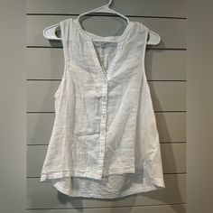 Splendid Button Up Sleeveless Blouse -S - Nwt Sleeveless Buttoned Top For Vacation, Sleeveless Tops With Buttons For Vacation, White Buttoned Tank Top, White Tank Top With Buttons, Sleeveless Beach Blouse With Button Closure, Sleeveless Blouse With Button Closure For Beach, Pink Flannel Shirt, Summer Plaid, Women's Button Down Shirt