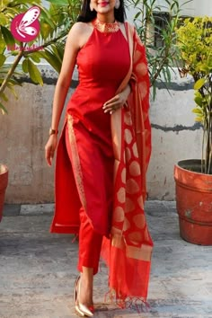 Red Plazo Outfit, Plazo Pants With Kurti, Pant Plazo Design With Kurti, Red Kurti Design, Orang India, Set Kurti, Silk Kurti Designs, Indian Kurti Designs, Chanderi Dupatta