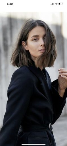 Above Shoulder Length Hair, Brown Bob Hair, Shoulder Haircut, Medium Length Hairstyles, Trendy Outfit Ideas, Hair Inspiration Short, Lob Hairstyle, Shoulder Hair