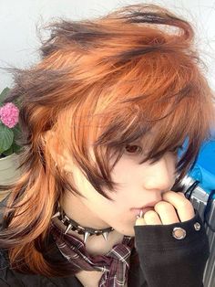 Punk Hair Inspiration, Ombre Style Hair, Ombre Hair Layers, Black Hair Black Outfit, Cute Quirky Hairstyles, Black Roots Red Ends Short Hair, Ginger With Black Tips, Blonde Hair With Orange Tips, Outfits For Orange Hair