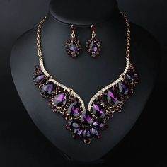 Whether you are the bride to be, or a bridesmaids, or the mother of the bride, this Bridal Jewelry is
perfect for just about anyone! African Wedding Jewelry, Bridal Accessories Jewelry, Crystal Clutch, Bride Jewelry, Wedding Gifts For Bride, Bride Accessories, Cubic Zirconia Jewelry, Rhinestone Wedding, Crystal Choker