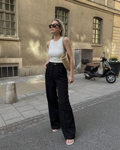 Black Linen Trousers Outfit, 1999 Outfits, Simbang Gabi, Wide Leg Trousers Outfit, White Tops Outfit, French Inspired Fashion, Scandi Fashion, Elegant Pants, Business Casual Dress Code