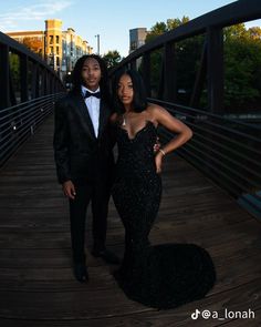 Prom Black Couples, Prom Couples Outfits, Prom Pictures Couples Black, Couple Prom, Prom Goals, Prom Picture Poses, Prom Photoshoot