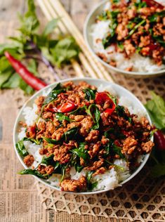 10-Minute Thai Basil Chicken (Easy Gai Pad Krapow) Chicken Thai Recipes, Pad Krapow, Thai Mad, Chicken Thai, Thai Basil Chicken, Mapo Tofu, Meat And Vegetables, Basil Chicken, Thai Basil