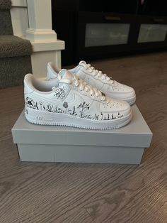 Hand painted Air Force 1's. This design is gender-neutral and fits every occasion.  This design is one of my favorites; however, I can design the exact shoe you're looking for upon request in any size (please message). Whether you're treating yourself or looking for a personalized gift, these one-of-a-kind sneakers will definitely turn heads and elevate your streetwear style. This design can be painted onto any size of your choice upon purchasing. When ordering, please let me know which size you'd like! Personalized Air Force 1, Simple Custom Air Force 1, Nike Shoe Design Ideas, Artistic White Sneakers With Custom Artwork, Painted Air Force 1, Sneakers Black And White, Air Force 1 Sneakers, Custom Painted Shoes, Shoe Designs