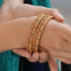 Here’s an Indian bangles that holds brings you the perfect blend of luxury and charm. If you are the kind of woman who celebrates the finer things in life, this bangle is the perfect choice for you. It is made with beautiful CZ stones and antique gold finish to bring the classic traditional look. Attending Indian wedding or special events, this will be your to go accessory to pair with rest of your Indian jewelry. It goes well with all silk/handloom saris or any Indian ethnic wear. Details & Spe Antique Bangles, Gold Bangles Indian, Custom Bangle, Indian Bangles, Gold Bangles For Women, Gold Bangle Set, Bangles Gold, Gold Mangalsutra Designs, Gold Pendant Jewelry