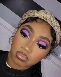 Purple Lipstick Makeup Black Women, Full Glam Colorful Makeup, Lavender And Gold Makeup, Pink Purple Makeup Looks, Purple Makeup Looks For Black Women, Purple Makeup Aesthetic, Purple Cut Crease Eyeshadow, Purple Glitter Eye Makeup, Purple Glam Makeup