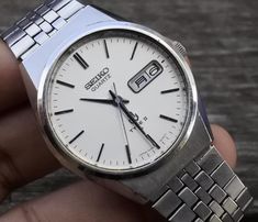 Vintage Seiko Silverwave 8229 7040 White Dial Men  Quartz Watch Japan Round Shape 35mm  Please see photo to see condition of actual watch. Watch is Working. New Battery will be provided. Man Aesthetic, Seiko Mod, Creative Poster, Dream Watches, Vintage Watches For Men, Creative Poster Design, White Dial, Wristwatch Men, Wrist Watches