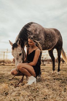 Blonde model in a black romper and white ankle booties as she kneels down next to her horse in a field as the sun sets behind them. Western Horse Photoshoot Ideas, Western Senior Picture Ideas With Horses, Western Horse Photoshoot, Horse Senior Photos, Horse Photo Shoot Ideas, Senior Picture Ideas Horses, Pictures With Horses Photography Ideas, Senior Picture Ideas With Car