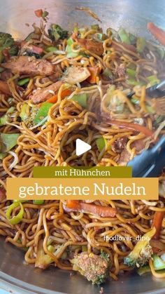 a bowl full of noodles and vegetables with the words gebratene nueden