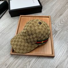 Size: Standard Size It comes with Dust box, Care manual, Tag, and Paper bag. Gucci Cap, Gucci Hat, Guccio Gucci, November 1, New Handbags, Stylish Accessories, Logo Embroidered, Crossbody Shoulder Bag, Sunglasses Case