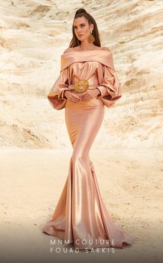 Long trumpet gown with off-the-shoulder cuffs and a fitted bodice for evening elegance. Plus Size Gowns Wedding, Mnm Couture, Long Sleeve Evening Gowns, Off Shoulder Gown, Exquisite Gowns, Plus Size Gowns, Gown Plus Size, Mermaid Gown, Mermaid Dress