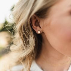 Small Sterling Silver, 14k Gold Filled or 14k Rose Gold Filled circle stud earrings in two styles: hammered or smooth. Dainty, minimalist and perfect for everyday wear! • Discs measure 7mm• Earrings come atop matching Sterling Silver or 14k Gold Filled stud posts and include matching ear nuts. No plating.• Posts are hand soldered in our Las Vegas studio for maximum durability• All jewelry is completely lead + nickel free!• All orders include one (1) complimentary polishing cloth to help you keep Red Earrings Stud, Stud Earrings Unique, Circle Stud Earrings, Geode Earrings, Simple Stud Earrings, Lace Jewelry, Circle Earrings Studs, Hammered Metal, Tiny Stud Earrings