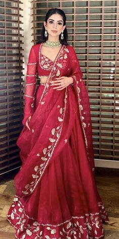 Jimmy Choo Lehenga, Reception Outfit For Bride Indian, Bridal Red Lehenga, Indian Dress Wedding, Jimmy Choo Saree, Bridal Lehenga Design, Keep Smile, Simple Kurta