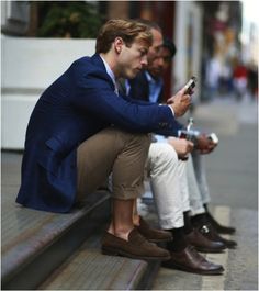 The best thing about loafers aside from the ease of putting them on or taking them off is the versatility offered.  You can wear them with socks as part of any everyday business outfit but they look just as good without socks for a more casual look.  By that same token, the slightly more casual nature of the loafer makes going sockless with them a bit more subtle than going sockless with a pair of formal lace ups, allowing for a seamless transition from work to happy hour. Blue Linen Suit, Loafers Men Outfit, Brown Suede Loafers, Brown Chinos, Loafers Outfit, Oxford Shirts, Sharp Dressed Man, Linen Suit, Men Style Tips