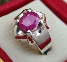 Elegant Handmade Ruby Ring, Handmade Elegant Ruby Ring, Formal Ruby Ring, Heirloom White Gold Ruby Ring, Heirloom Ruby Ring In White Gold, Heirloom Ruby Ring With Round Shape, Heirloom Ruby Ring In Round Shape, Heirloom Ruby Ring With Round Band, White Gold Ruby Birthstone Ring