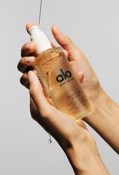 On Figure Liquid + Swatching — Lauren Walkup Product Photography Styling, Skincare Branding, Beauty And Cosmetics, Cosmetic Packaging Design, Hand Photo, Skincare Packaging, Prop Stylist