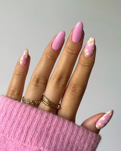 Simple Flower Nail Designs, Spring Colors For Nails, Colors For Nails, Barbie Pink Nails, Yellow Nail Art, Trendy Shades, Flower Nail Designs, Flower Nail, Simple Flower